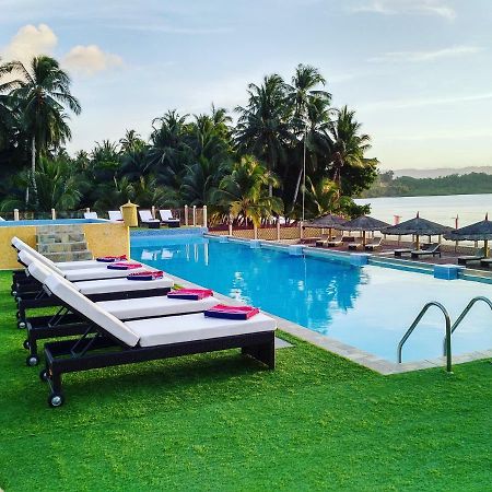 Foxy'S Beach Resort San Vicente  Exterior foto