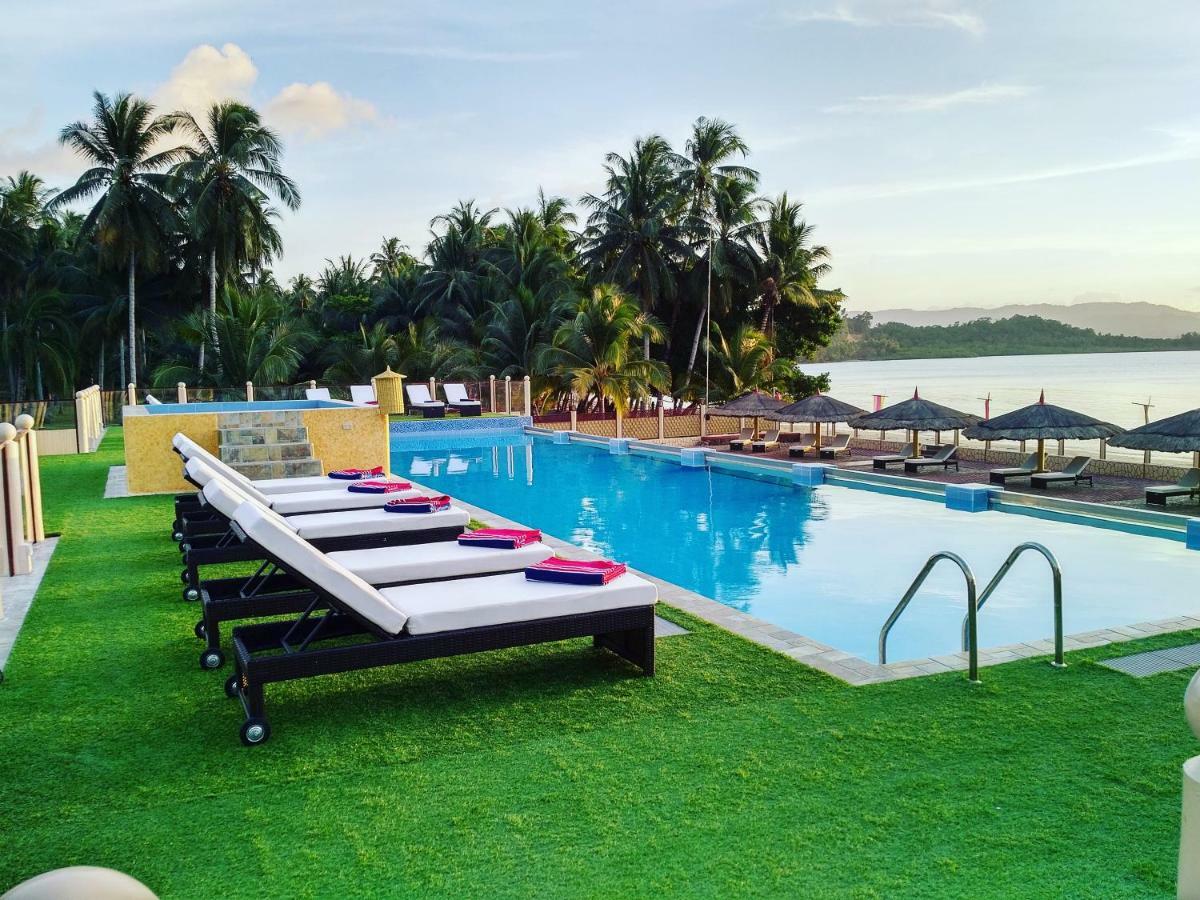 Foxy'S Beach Resort San Vicente  Exterior foto